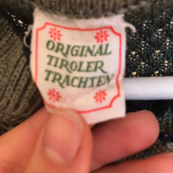 KNIT FLOWER CARDIGAN - Picture 8 of 9